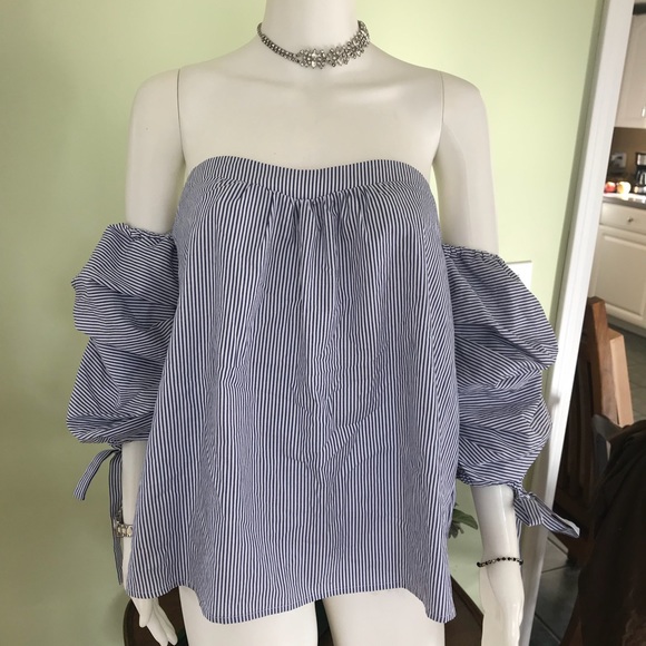 Tops - 🌕NOT FOR SALE🌕  DELILAH Off Shoulder Blouse